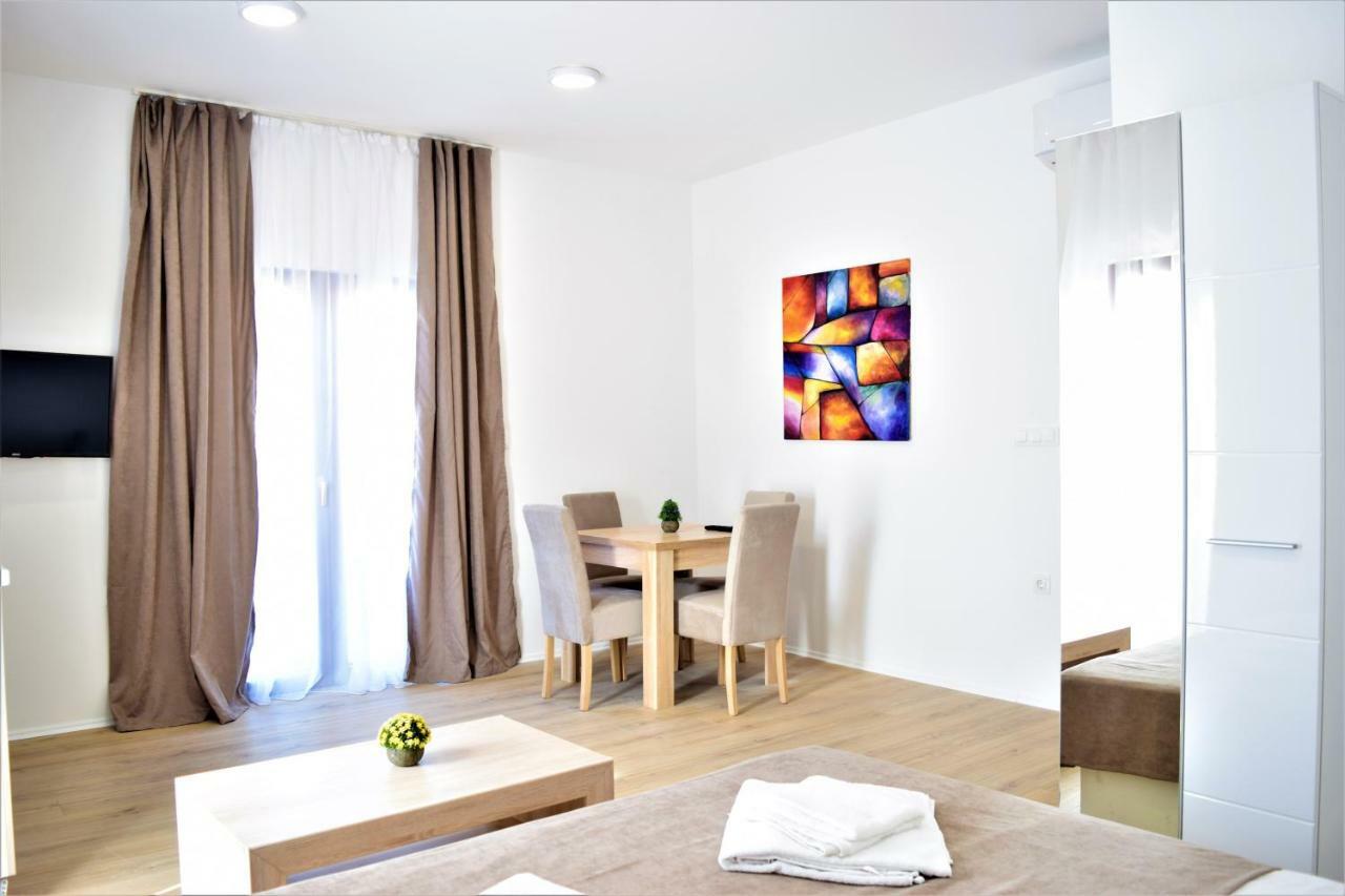 Martinovic Rooms ブドヴァ 部屋 写真